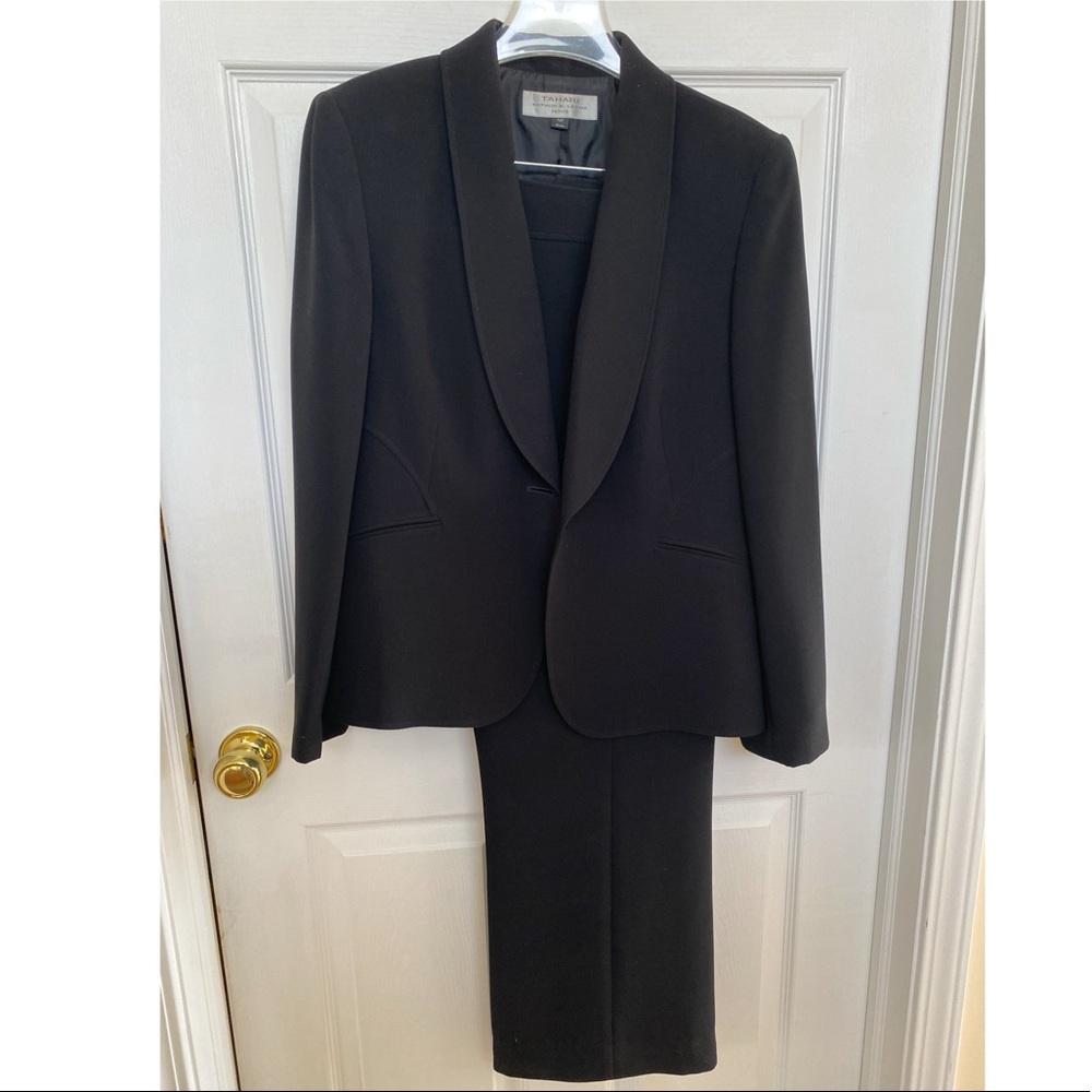 2pc Women’s suit Black, Tahari size 14 Petite.